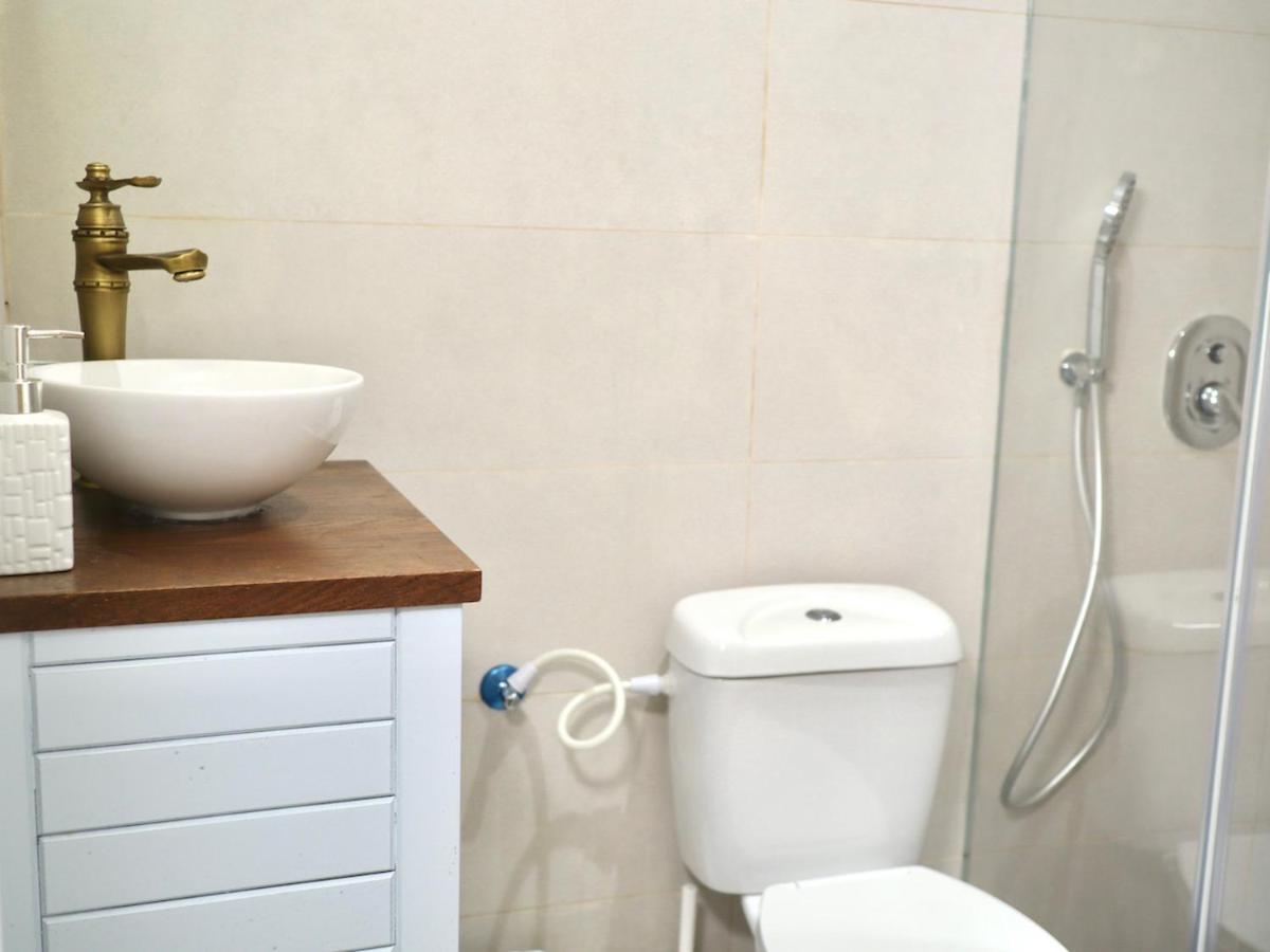 Stylish Apartment With Private Parking By The Marina Acre Exterior photo