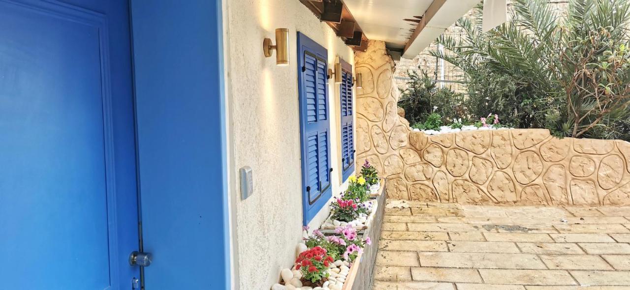 Stylish Apartment With Private Parking By The Marina Acre Exterior photo